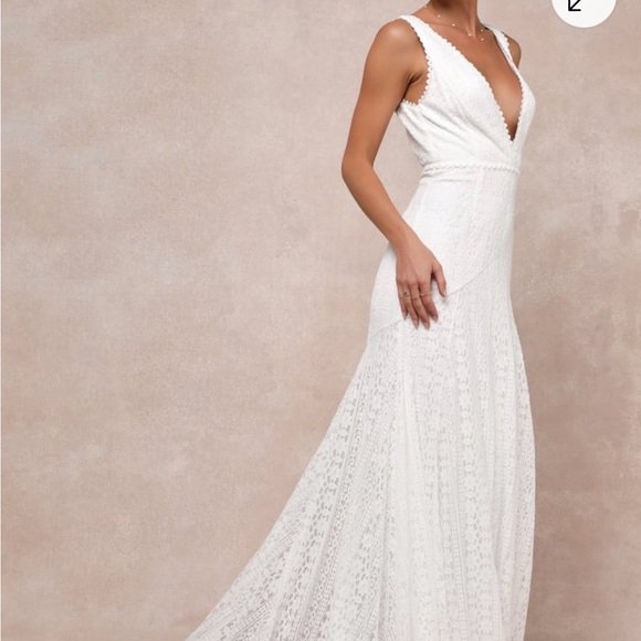 Lulu's White Sleeveless Plunge Wedding Gown - Picture 3 of 4